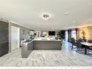 Photo 25- click for photo gallery